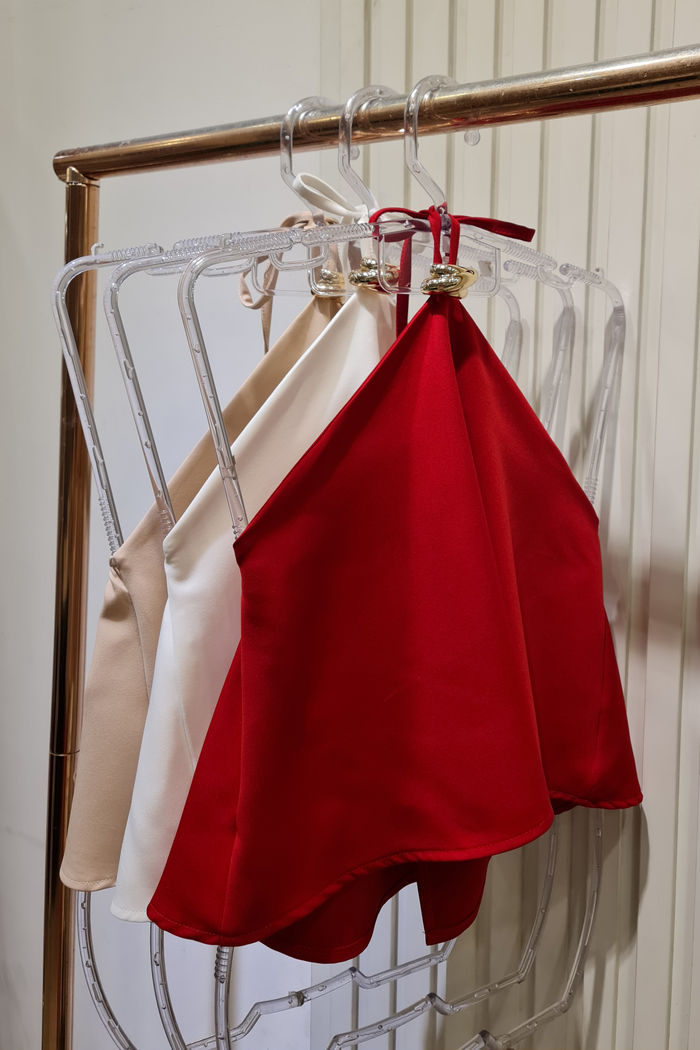 Blusa Decote Alto com  Fivela Dourada 3 Cores