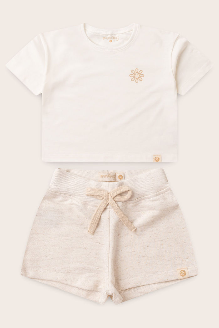 Conjunto Menina Blusa Box Manga Curta Off Natural e Shorts Off Natural