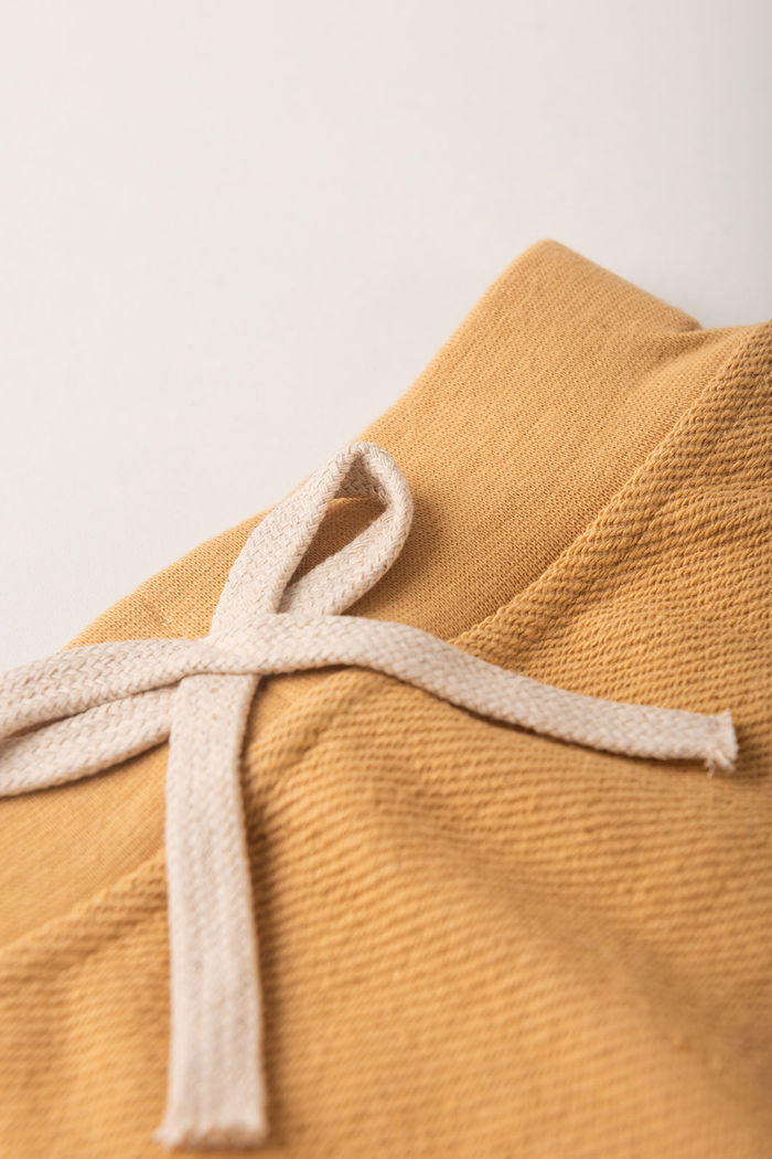 Saia Menina Com Shorts Moletom Algodão Com Poliéster Sustentável e Tingimento Natural - Amarelo Âmbar