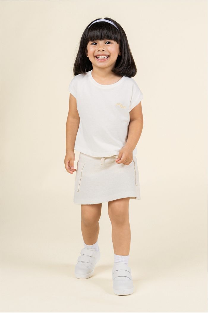 Conjunto Menina Blusa Manga Japonesa Off Natural e Saia com Shorts Off Natural