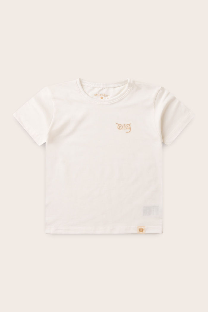 Conjunto Menino Camiseta Off Natural e Bermuda Laranja Tangerina