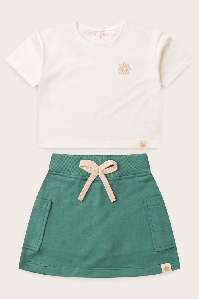 Conjunto Menina Blusa Box Manga Curta Off Natural e Saia com Shorts Verde Folha