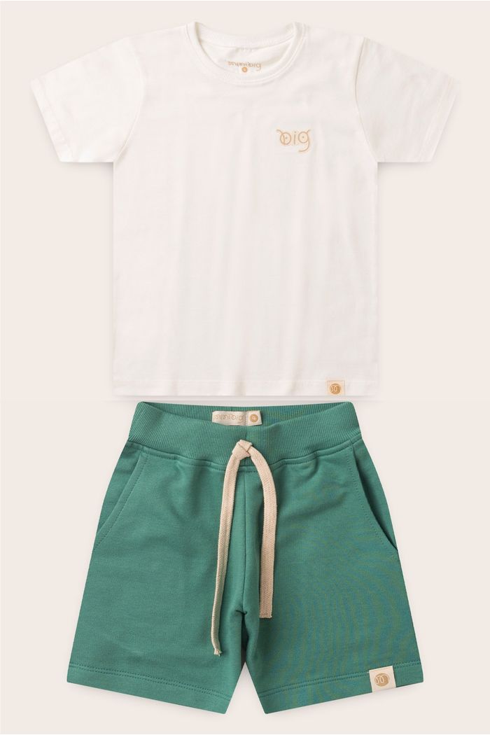 Conjunto Menino Camiseta Off Natural e Bermuda Verde Folha