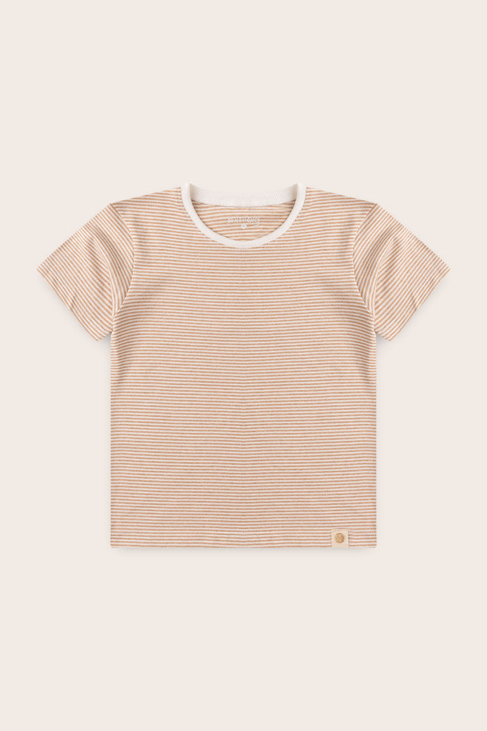 Conjunto Menino Camiseta Listrada Off - Bege e Bermuda Vermelho Cedro