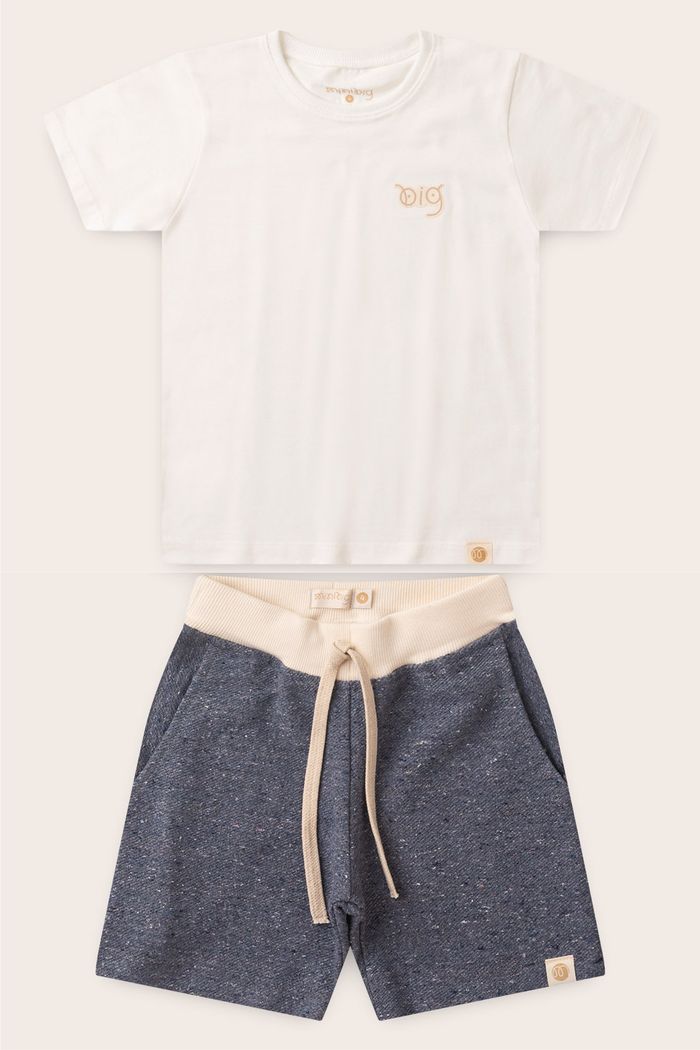 Conjunto Menino Camiseta Off Natural e Bermuda Azul Jeans