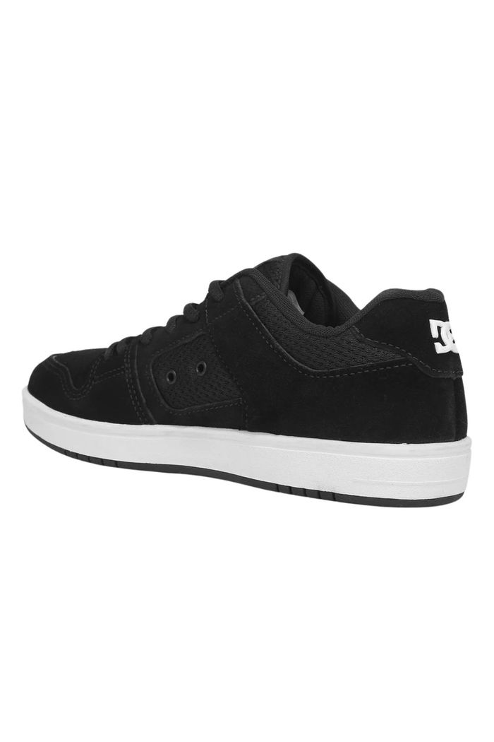 Tênis DC Shoes Manteca 4 Preto/Branco – design retrô com resistência, conforto e estilo para o skate e o dia a dia.