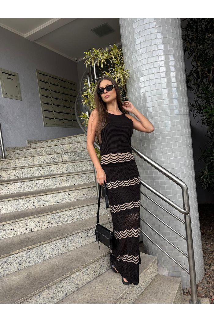 Saia em trico longa listrada trabalhada chevron com forro