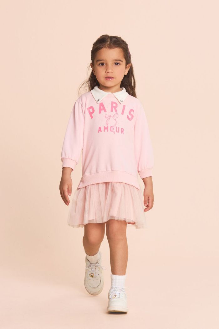 Vestido com silk e strass no peito e saia de tule