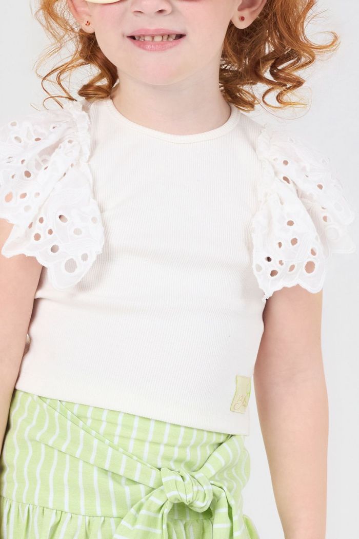 Conjunto com blusa canelada e saia listrada