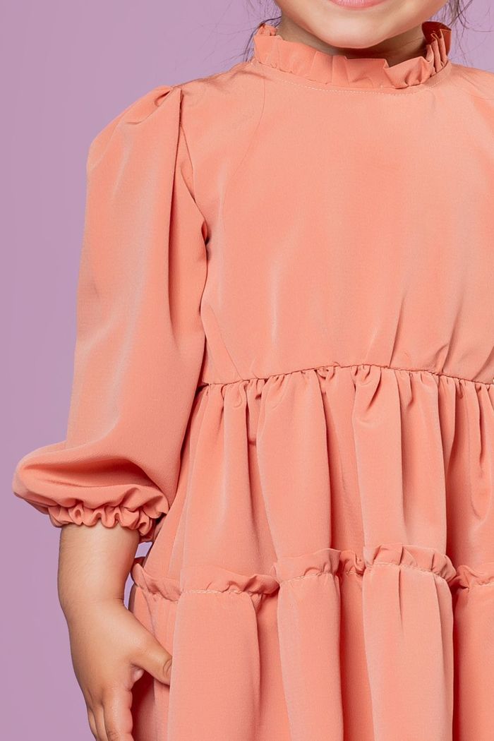 Vestido rosé de mangas bufantes