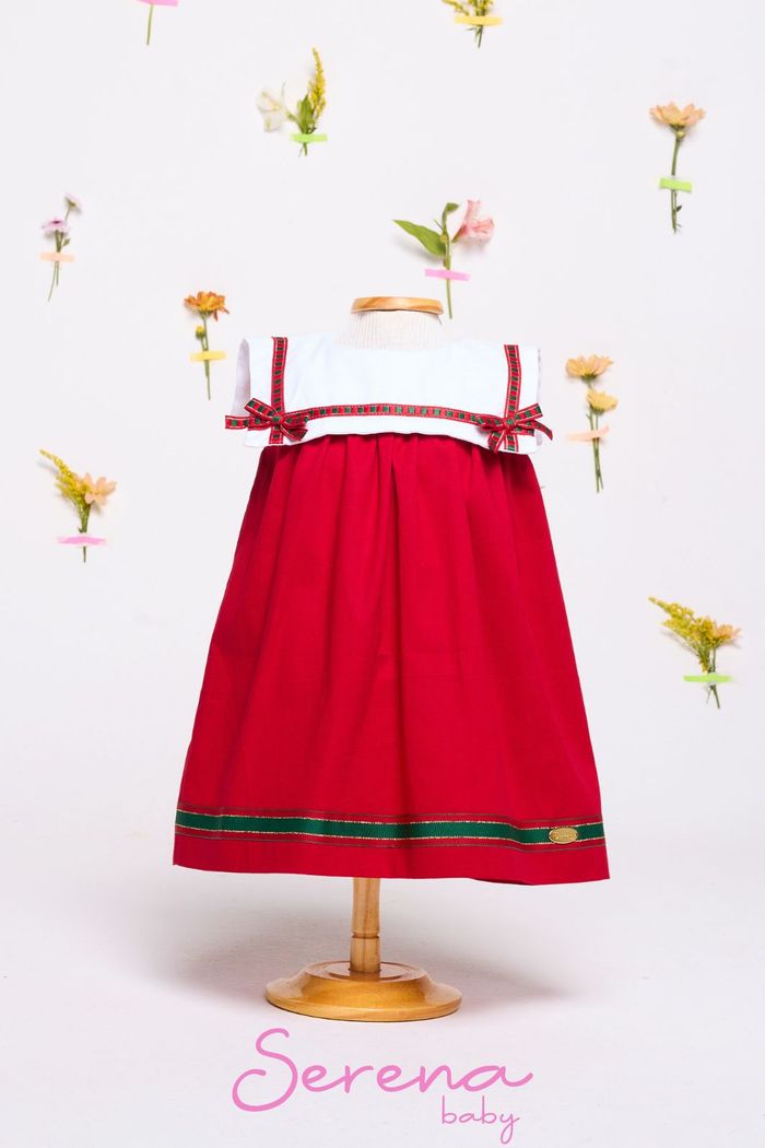 Vestido de tricoline com detalhe de fita na gola