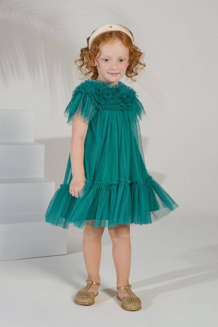 Vestido de tule com babados na pala