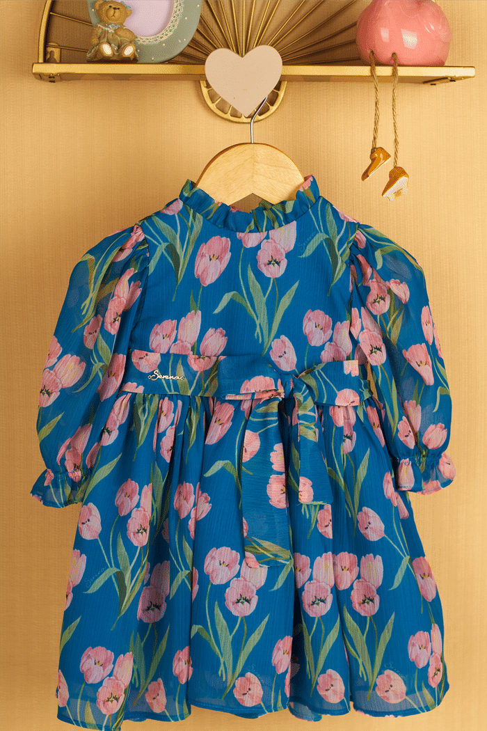 Vestido com estampa de tulipas