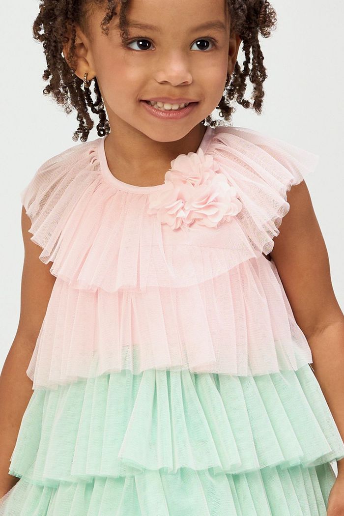 Vestido de tule com aplique de flores no decote