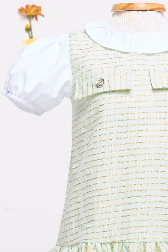 Vestido listrado com gola e mangas