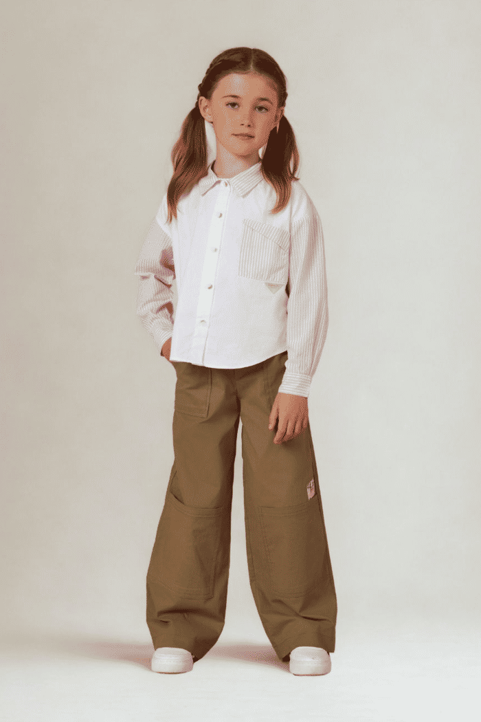 Camisa listrada com a parte da frente lisa