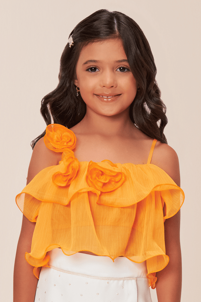 Top de silky crepon com aplicação de flor