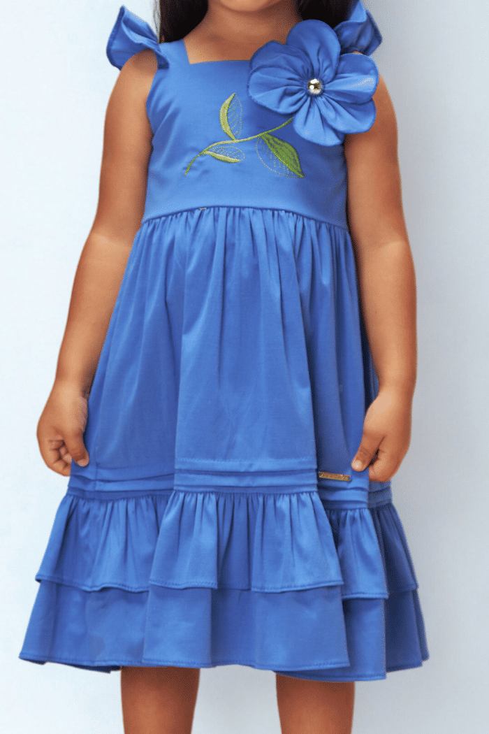 Vestido com aplicação de flor em 3D