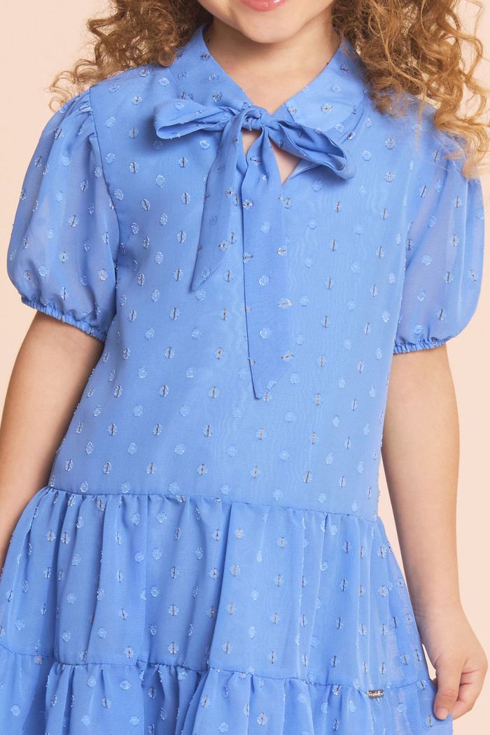 Vestido com detalhe amarração na gola