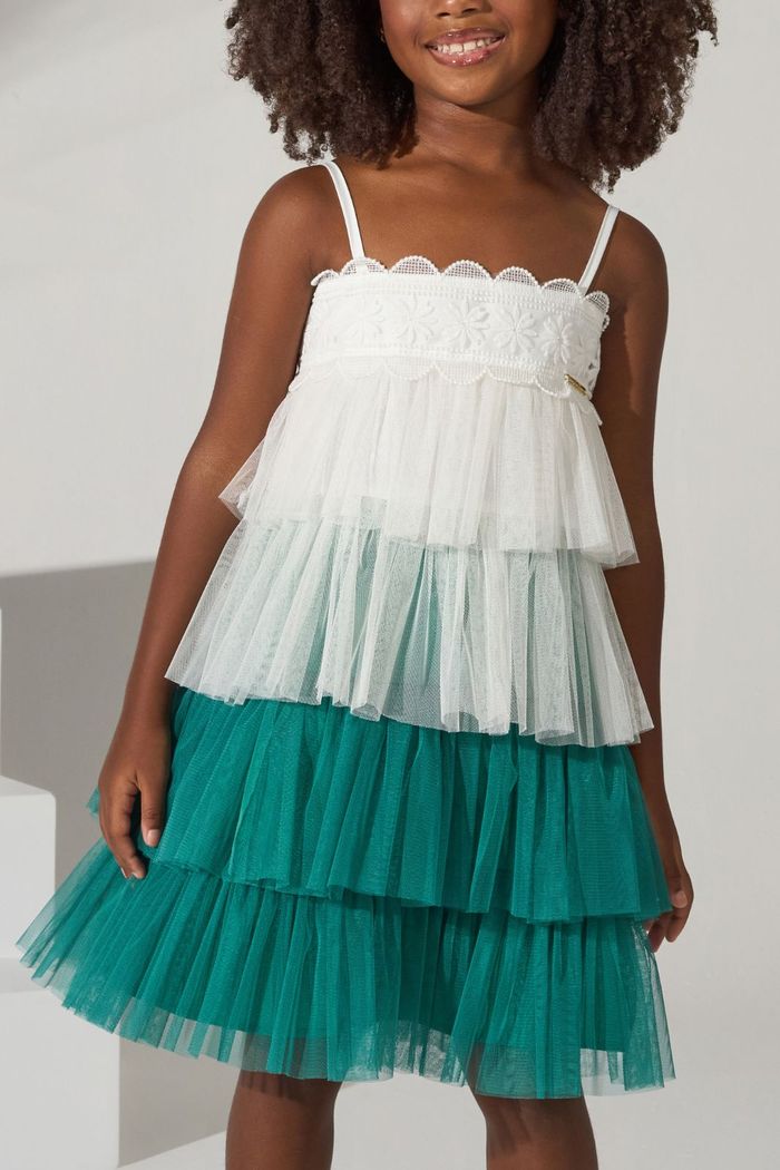 Vestido de tule com renda no decote