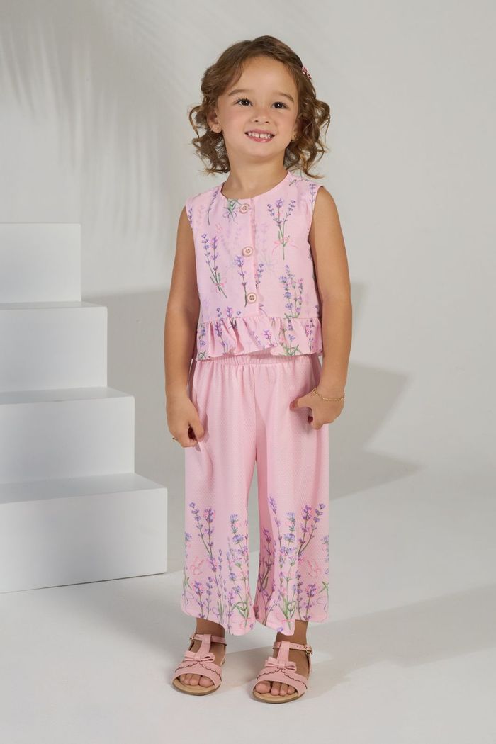 Conjunto blusa e pantacourt com estampa de lavandas