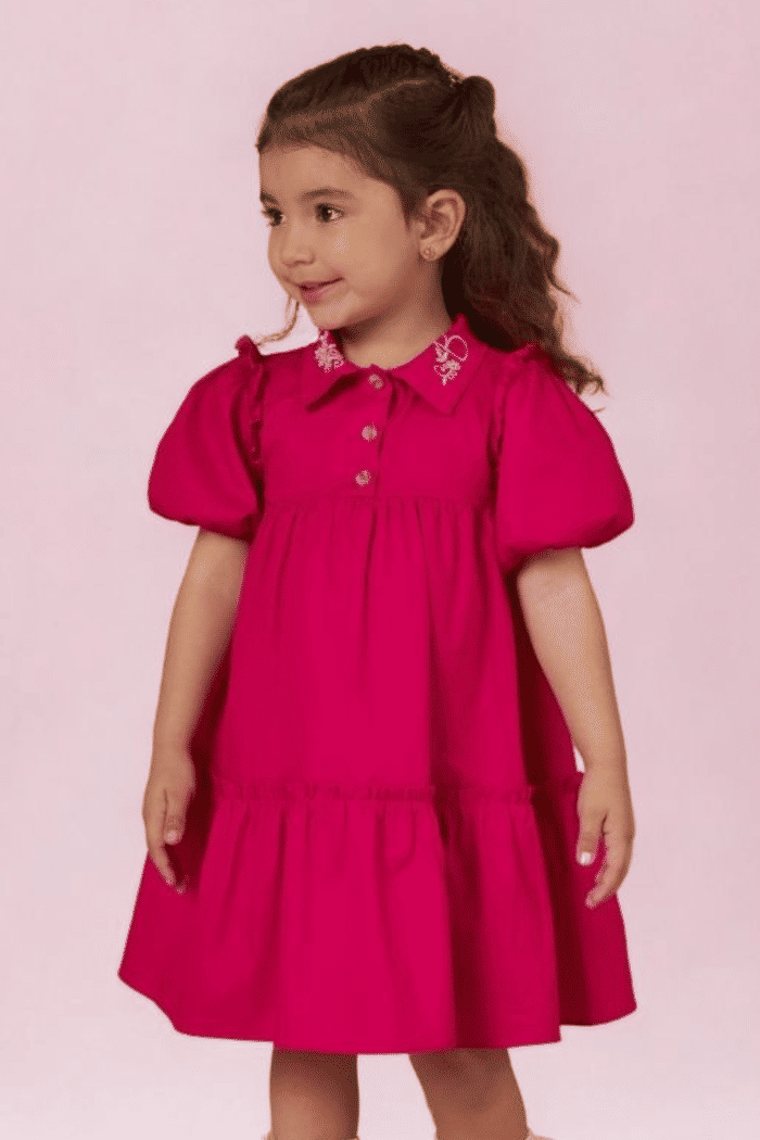 Vestido de tricoline com babados