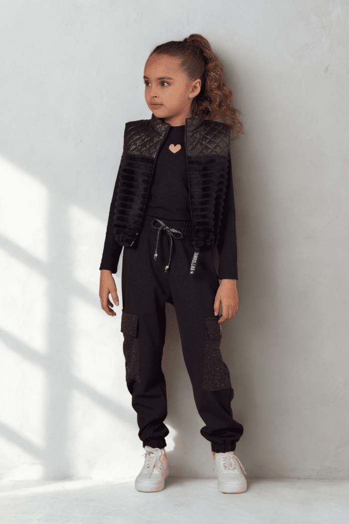 Colete de matelassê e pele sintética