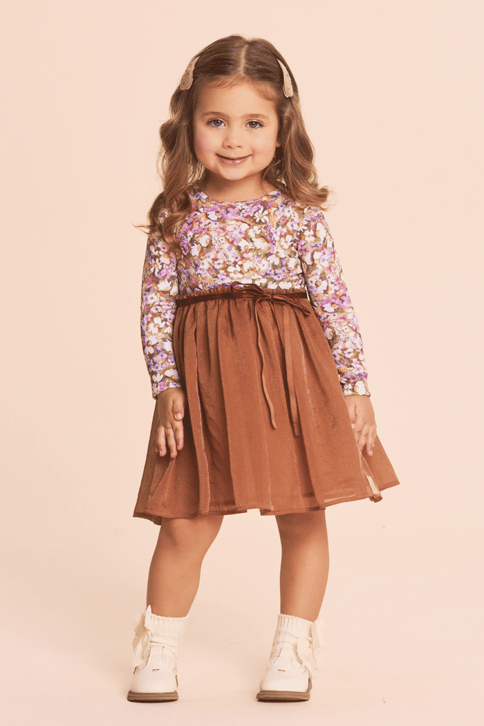 Vestido com estampa floral e saia de organza marrom