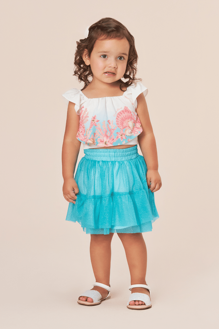 Conjunto blusa com frente estampada e saia de tule