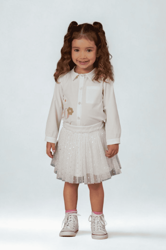 Camisa com estampa e aplique de flores