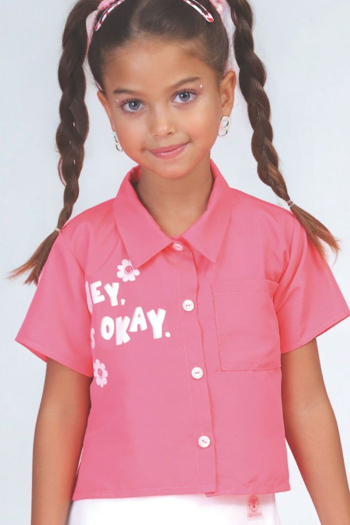 Camisa cropped manga curta com estampa