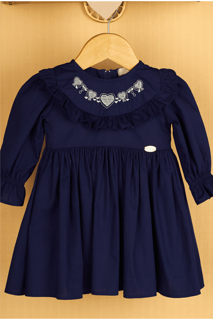 Vestido de tricoline com pala bordada