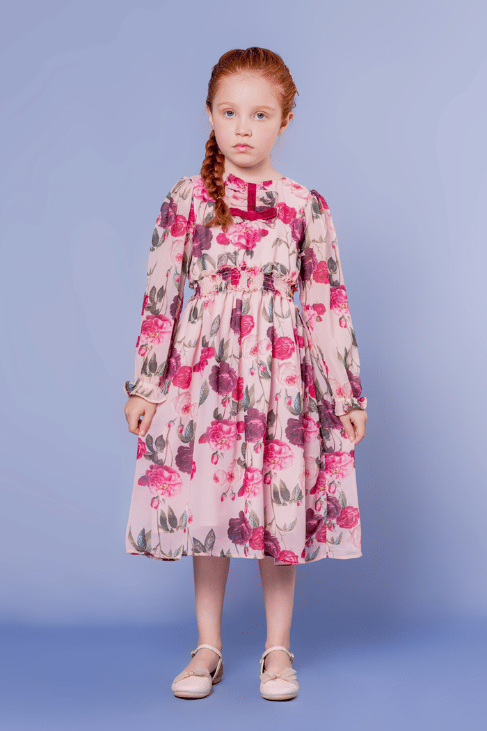 Vestido com estampa de rosas
