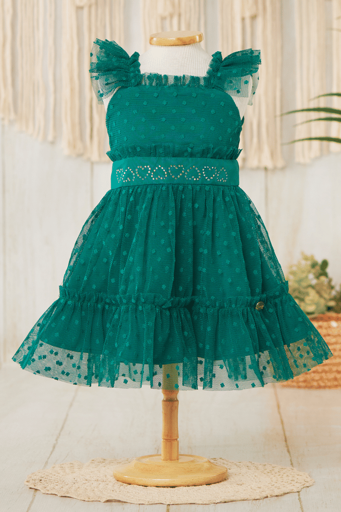 Vestido de tule poá com aplique de strass de coração