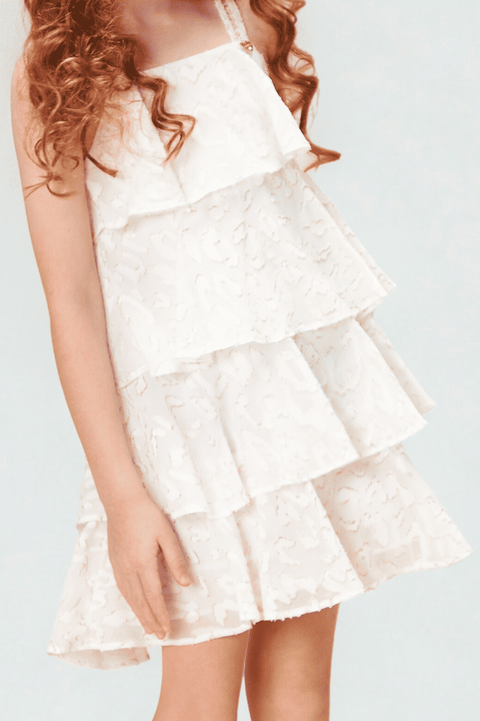 Vestido evasê branco com babados