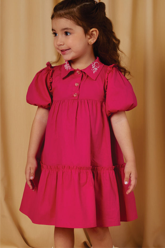 Vestido de tricoline com babados