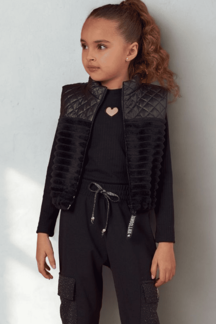 Colete de matelassê e pele sintética