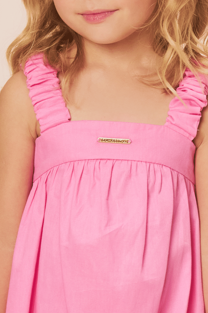 Vestido de tricoline com detalhe de fru-fru