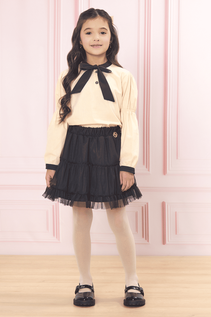 Conjunto blusa de tricoline e saia de tule