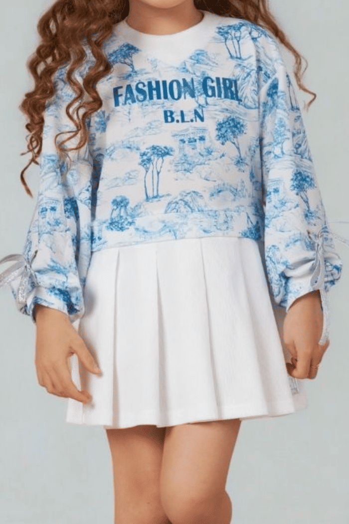 Vestido de malha sublimada com saia de pregas