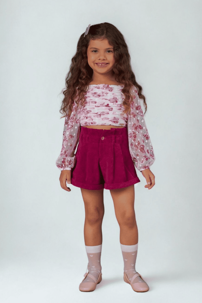 Conjunto blusa estampada e short de cotelê