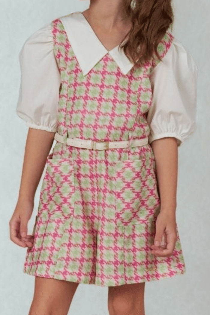 Macacão xadrez com gola e mangas bufantes