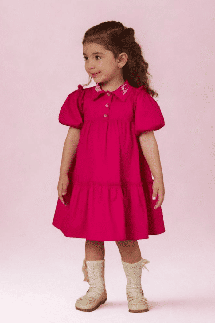 Vestido de tricoline com babados