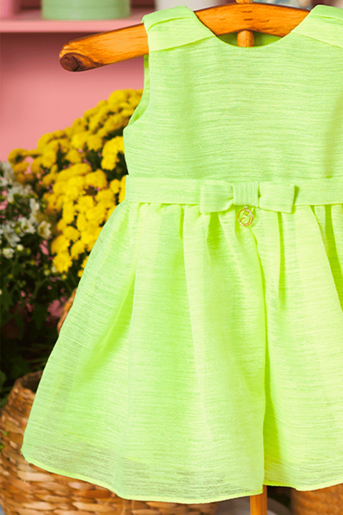 Vestido de organza com laço