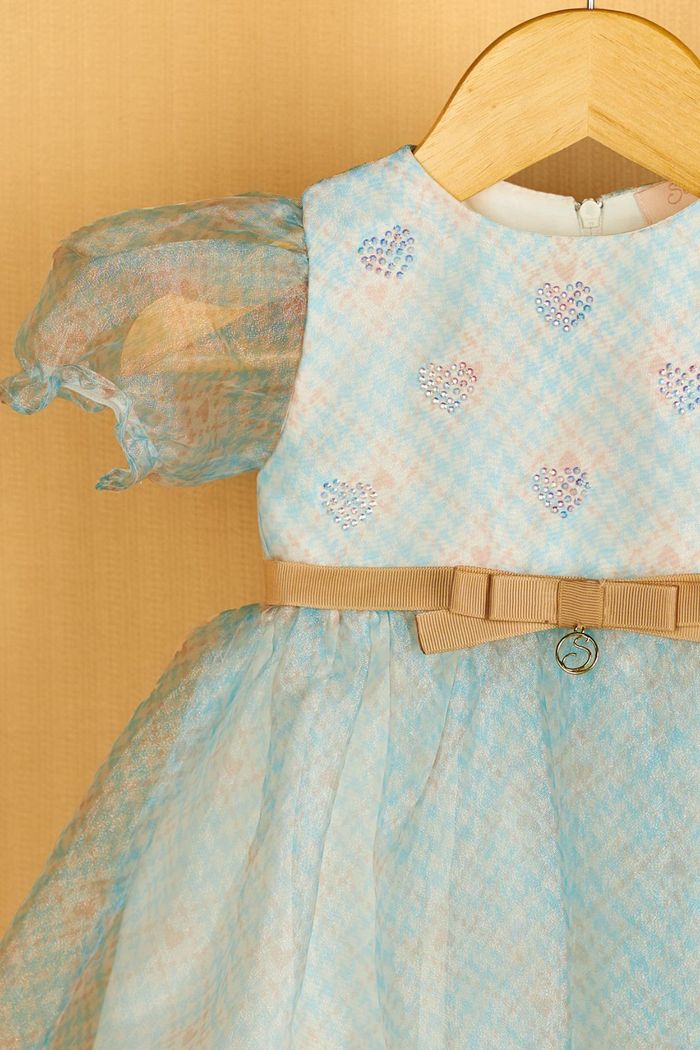 Vestido de organza detalhe mini corações de strass no peito