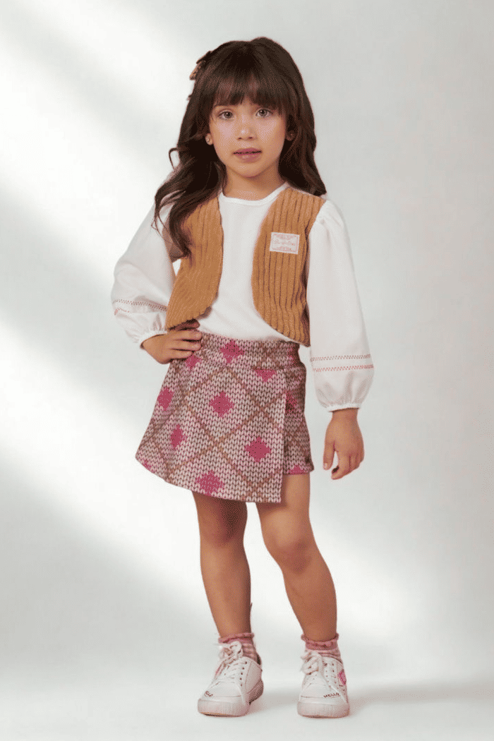 Conjunto blusa com veludo e short-saia