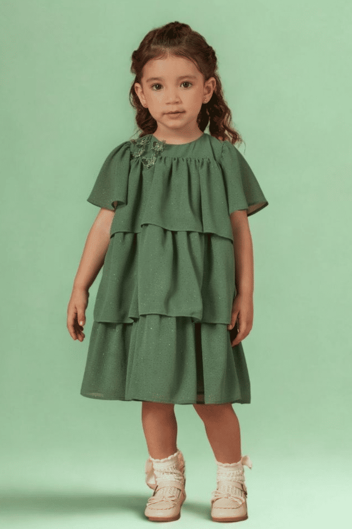 Vestido de babados com aplique de borboletas