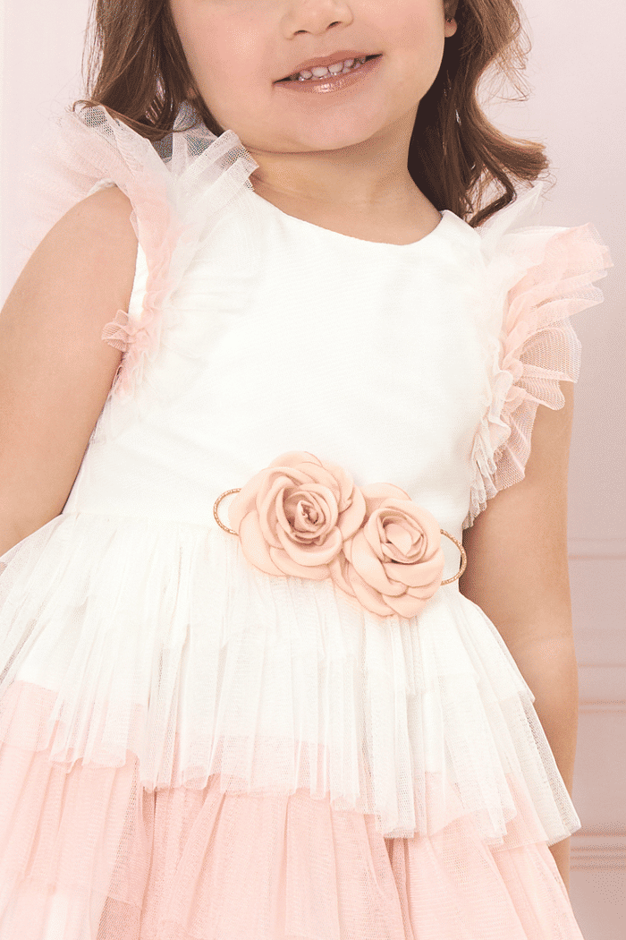 Vestido de tule com aplicação de flores