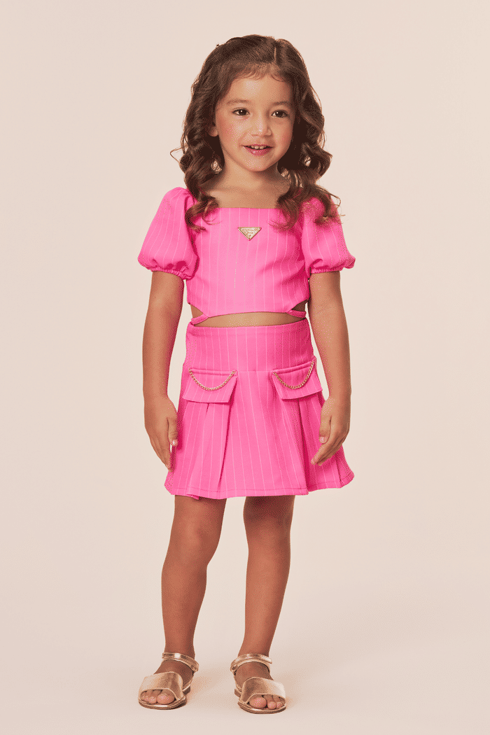 Conjunto blusa e saia rosa com listras brancas