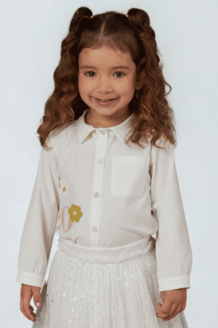 Camisa com estampa e aplique de flores